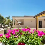 מלון דירות La Pineta 3*