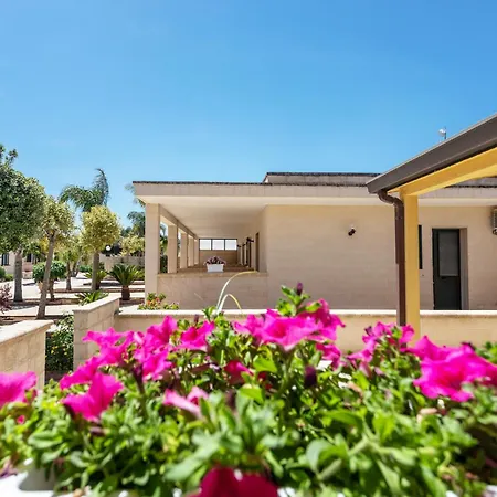 شقة فندقية La Pineta 3*