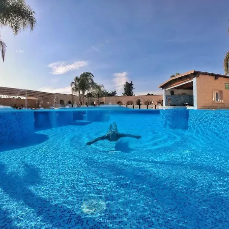 شقة فندقية La Pineta 3*